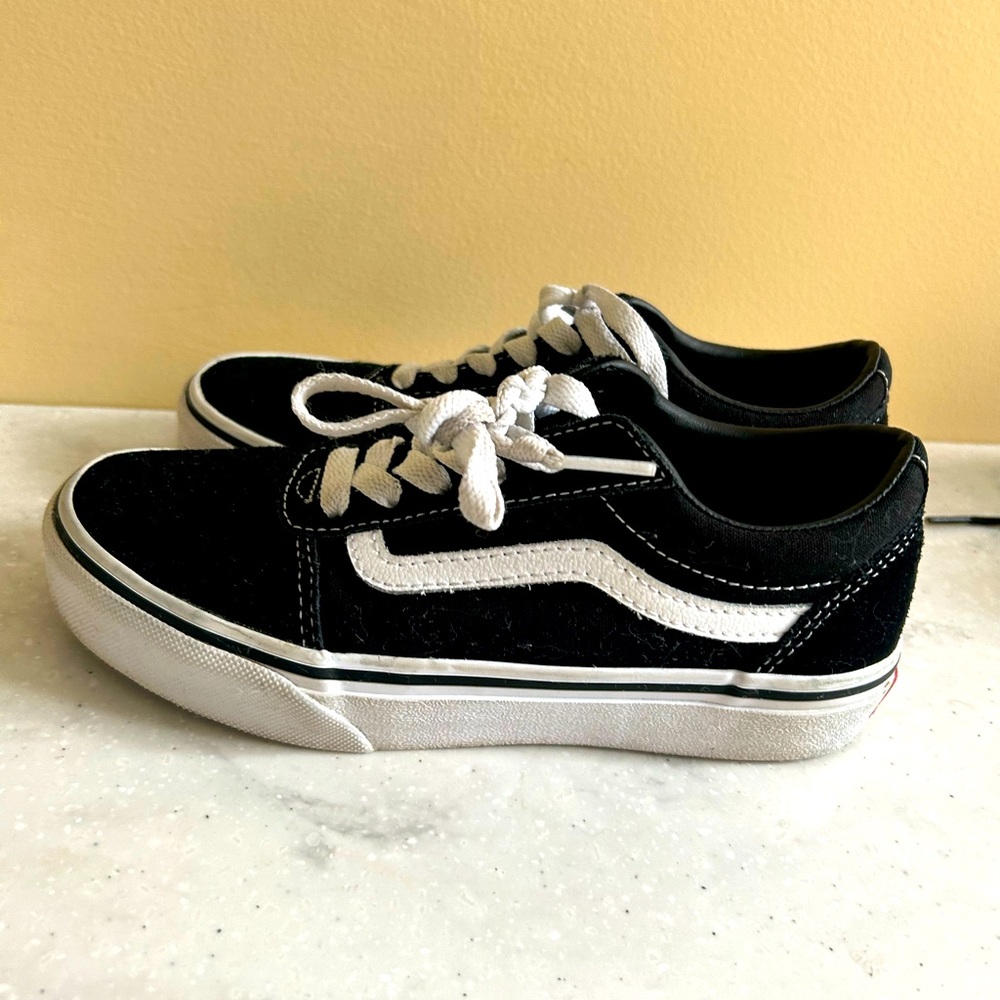 Kids Vans Sneakers Size 1 Black and White